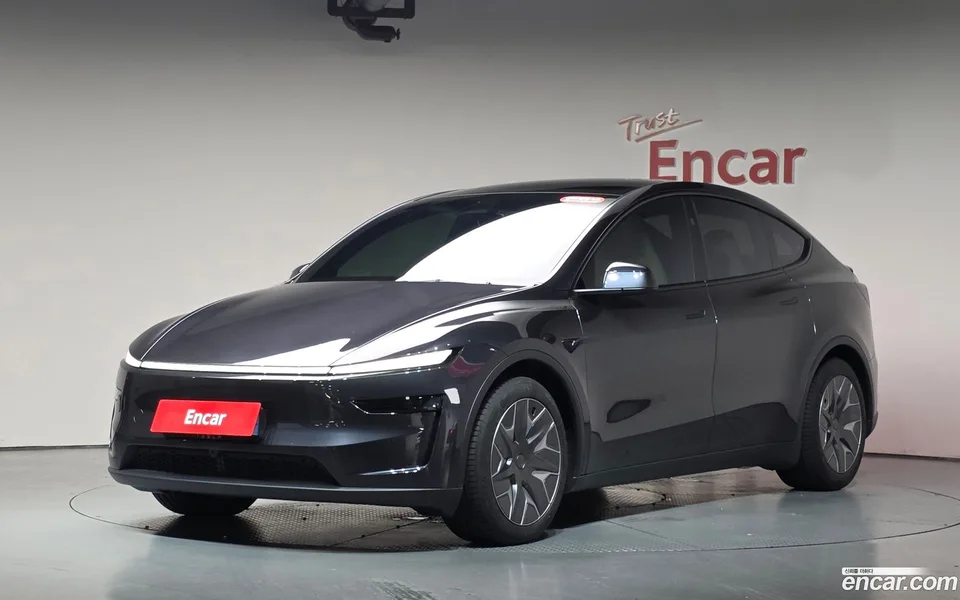 Tesla Model Y L AWD 2026 — photo 1, buy with delivery to Moscow