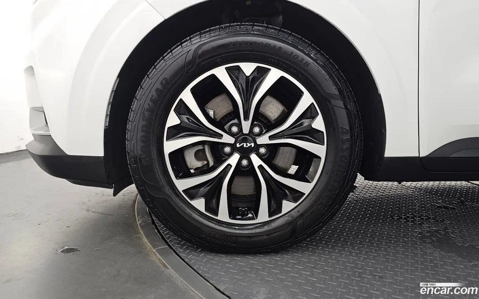 Kia Carnival 9 2023 — thumbnail 2