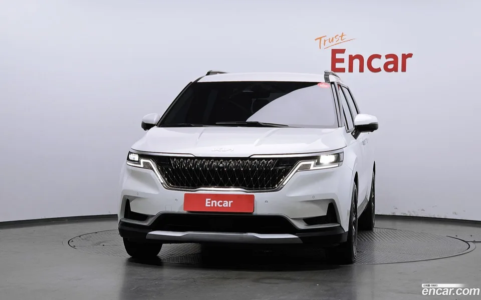Kia Carnival 9 2023 — thumbnail 3