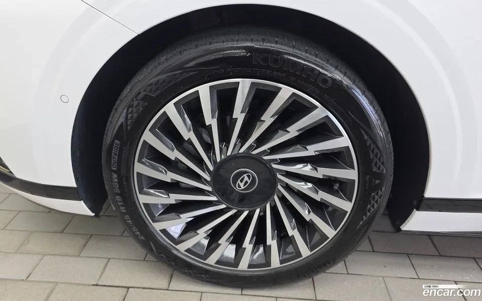 Hyundai Grandeur Hybrid 2023 — thumbnail 2