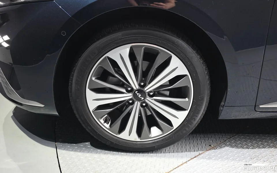 Kia K8 Hybrid 2023 — thumbnail 5