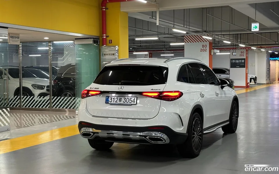 Mercedes-Benz GLC-Class GLC300 4MATIC AMG Line 2025 — thumbnail 4