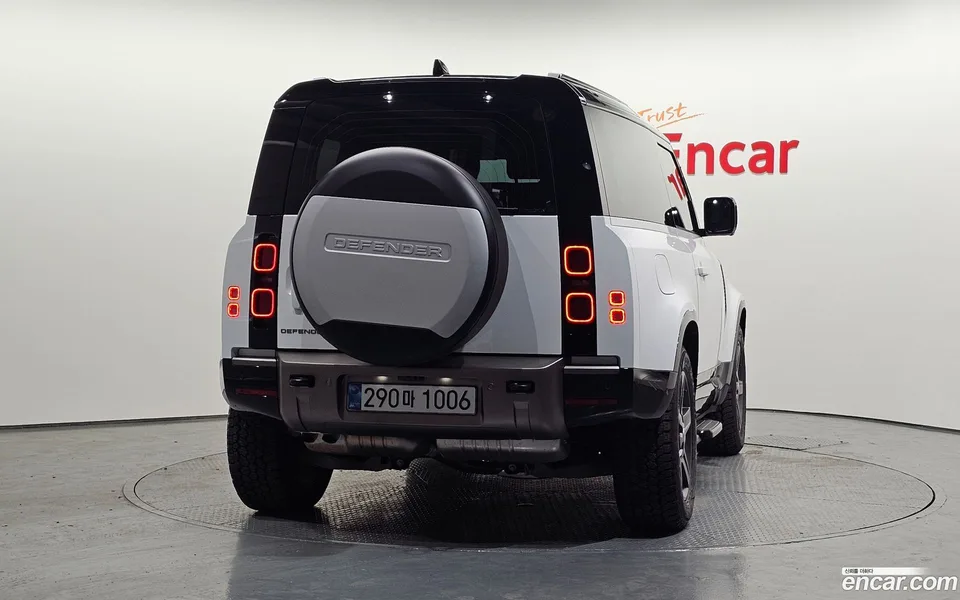 Land Rover Defender 90 D250 X- SE 2025 — thumbnail 4