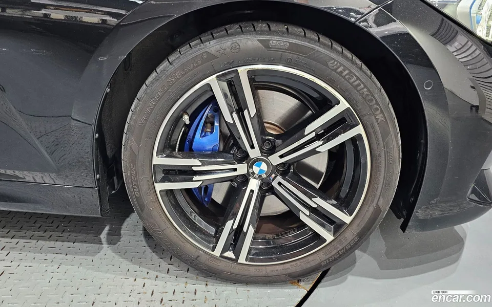 BMW 3 Series 320i M 2024 — thumbnail 2