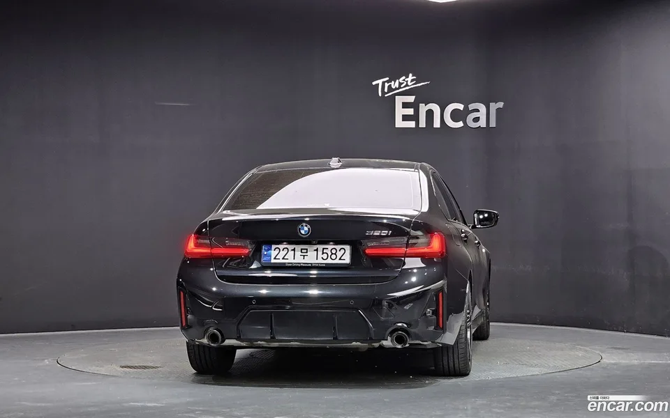 BMW 3 Series 320i M 2024 — thumbnail 4
