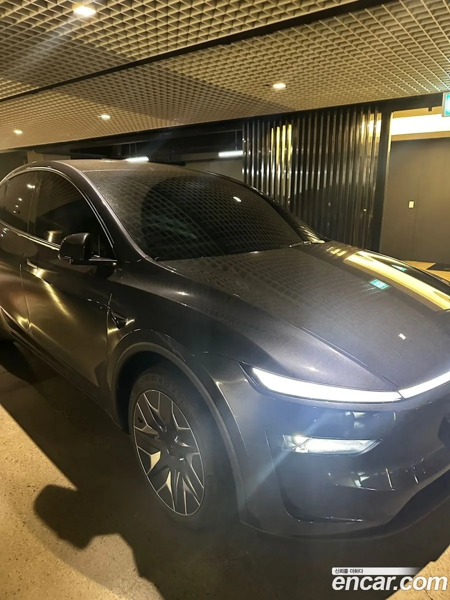 Tesla Model Y L AWD 2026 — thumbnail 3