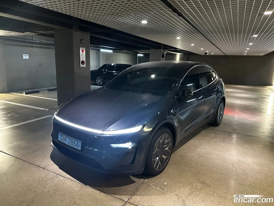 Tesla Model Y L AWD 2026 — photo 1, buy with delivery to Moscow