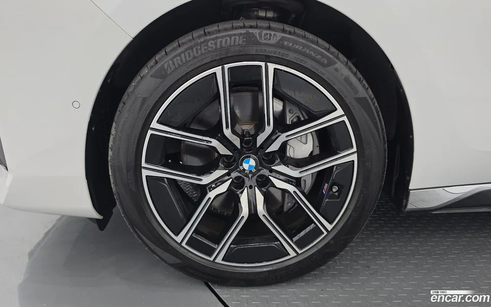 BMW 7 Series 740i xDrive M 2025 — thumbnail 2