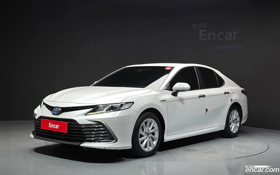Toyota Camry 2.5 LE 2022 — фото 1, купить с доставкой в Москву