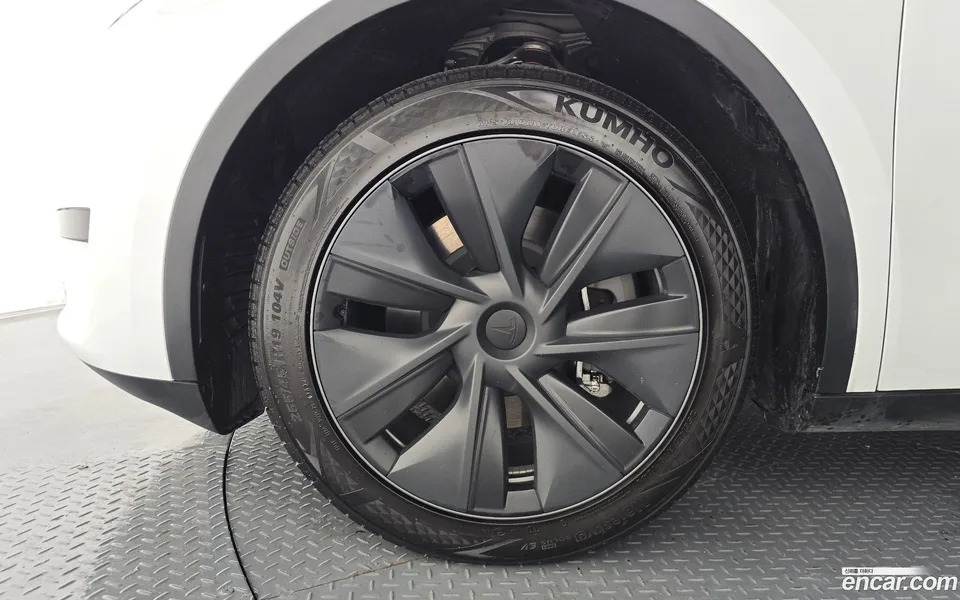 Tesla Model Y RWD 2024 — thumbnail 2