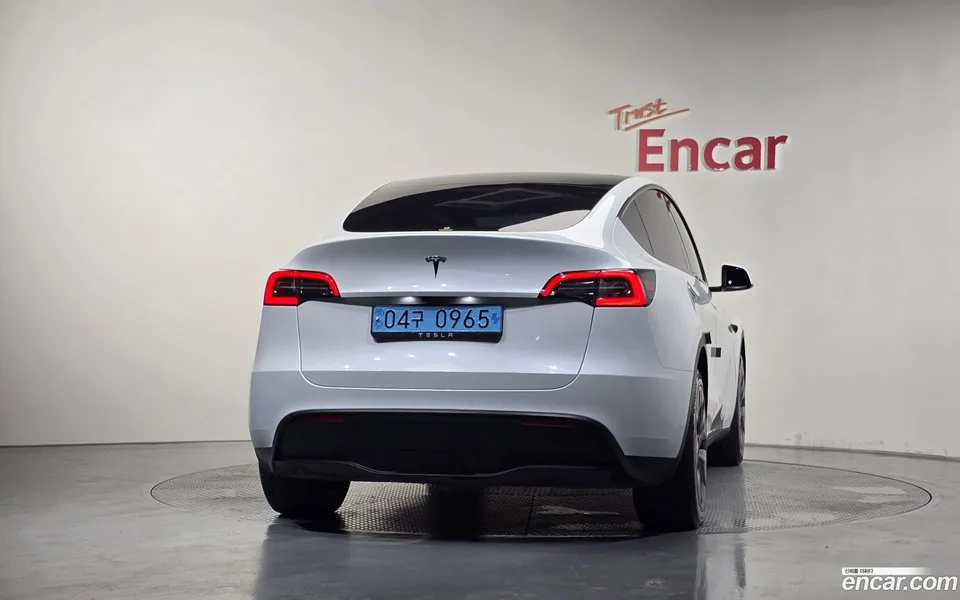 Tesla Model Y RWD 2024 — thumbnail 4