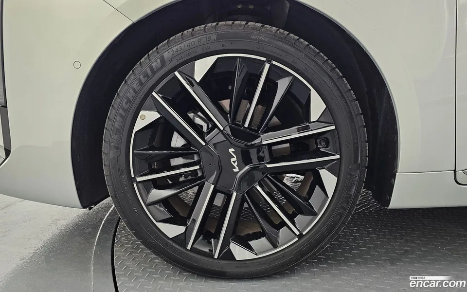 Kia K8 Hybrid 2025 — thumbnail 2