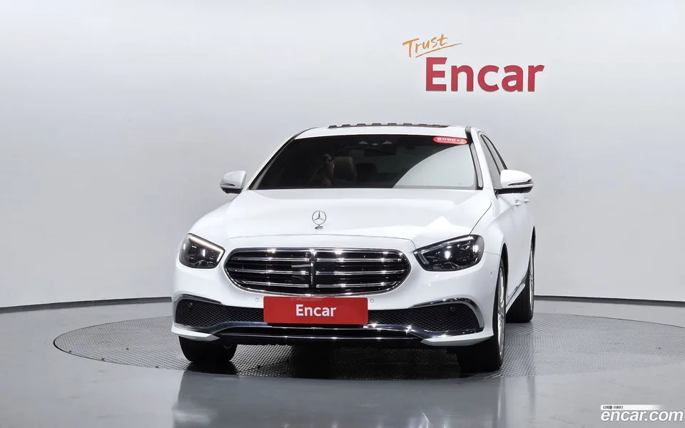 Mercedes-Benz E-Class E250 2023 — thumbnail 3
