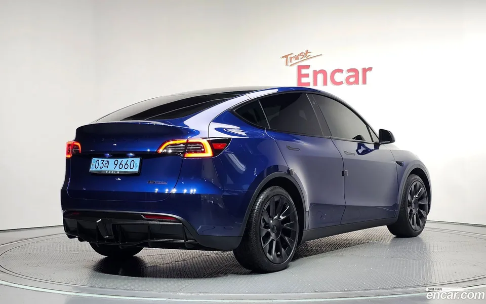 Tesla Model Y RWD 2023 — thumbnail 2