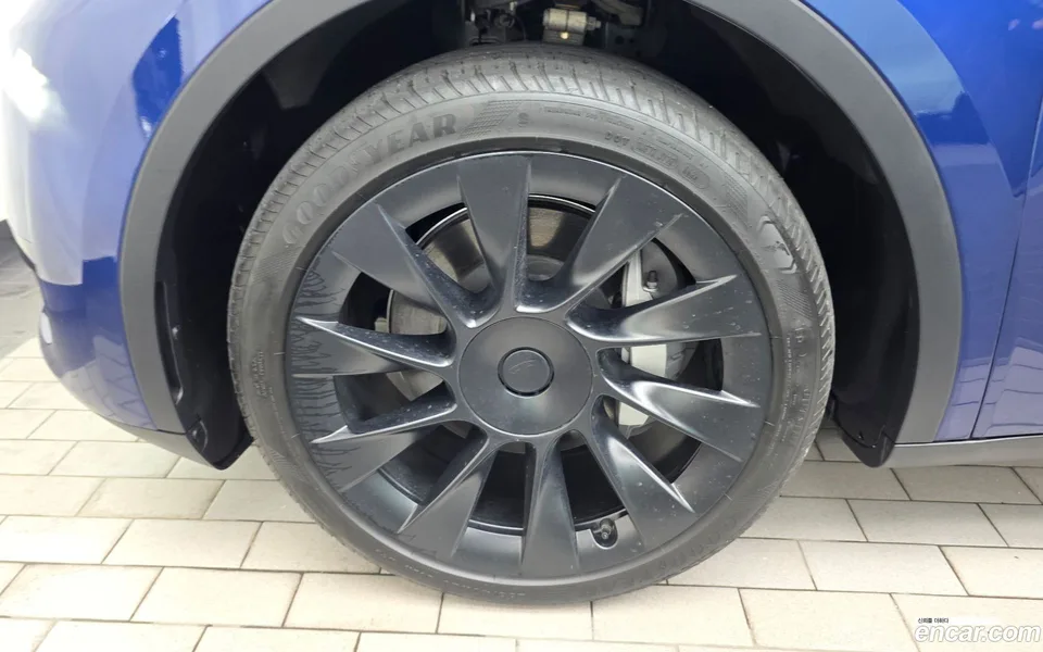 Tesla Model Y RWD 2023 — thumbnail 5
