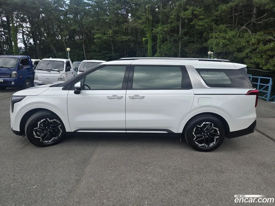 Kia Carnival 9 2024 — thumbnail 3