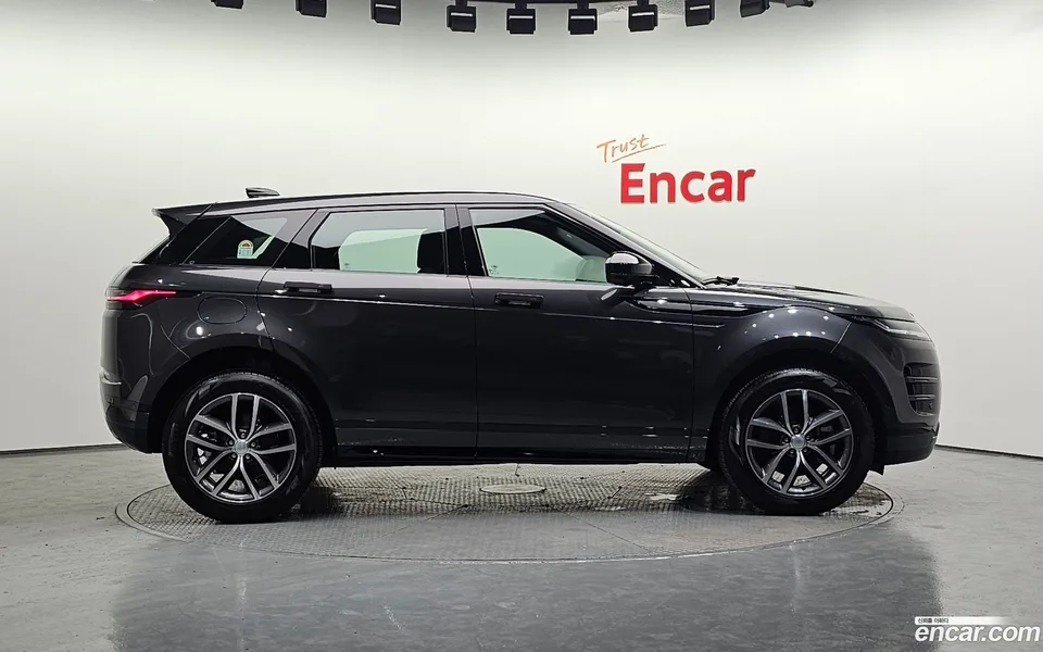 Land Rover Range Rover Evoque P250 SE 2026 — thumbnail 2