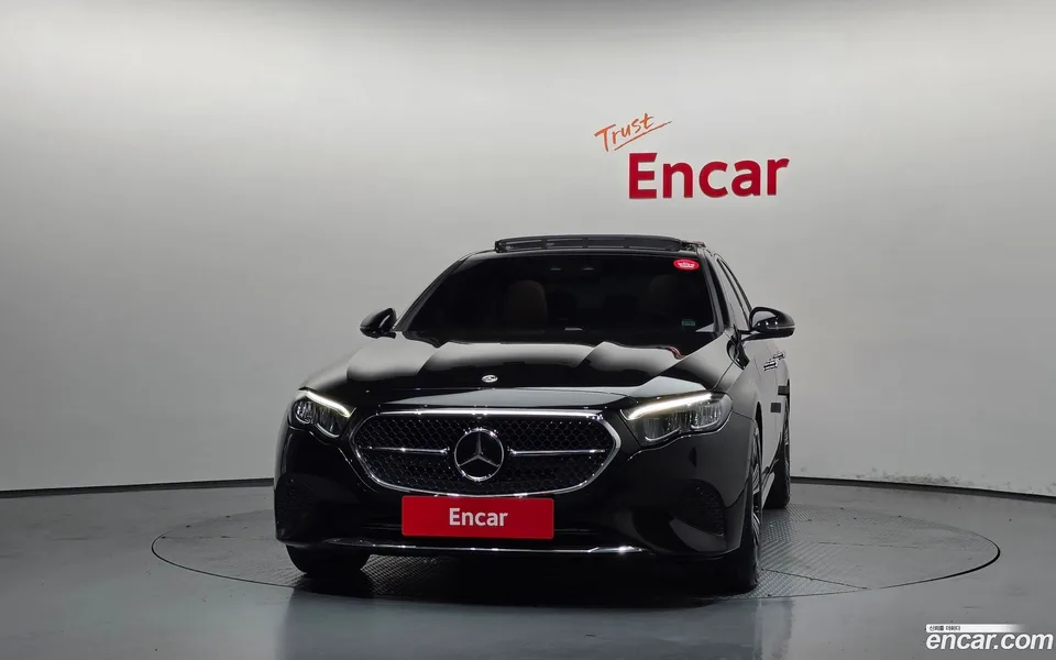 Mercedes-Benz E-Class E200 2024 — thumbnail 3