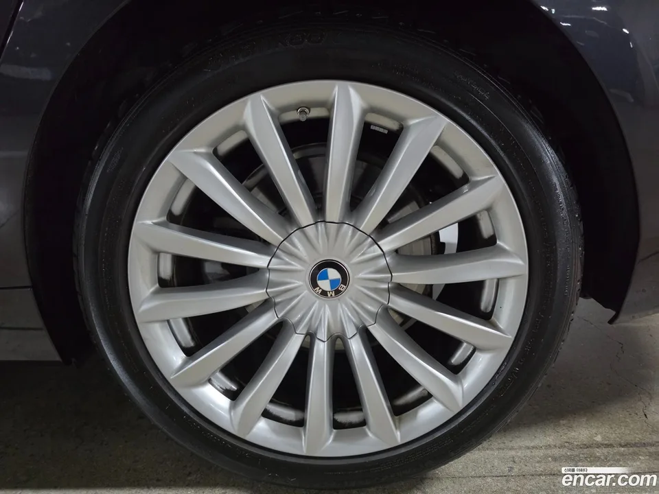 BMW 6 Series GT 630i xDrive 2023 — thumbnail 2