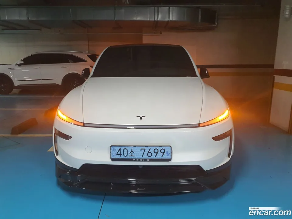 Tesla Model Y AWD 2025 — thumbnail 3