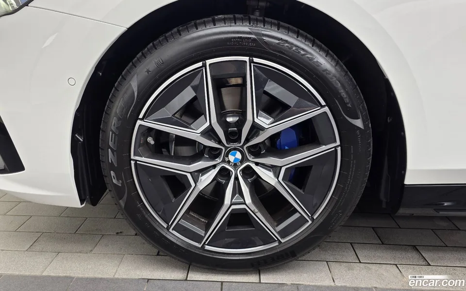 BMW 5 Series 520i M 2025 — thumbnail 2