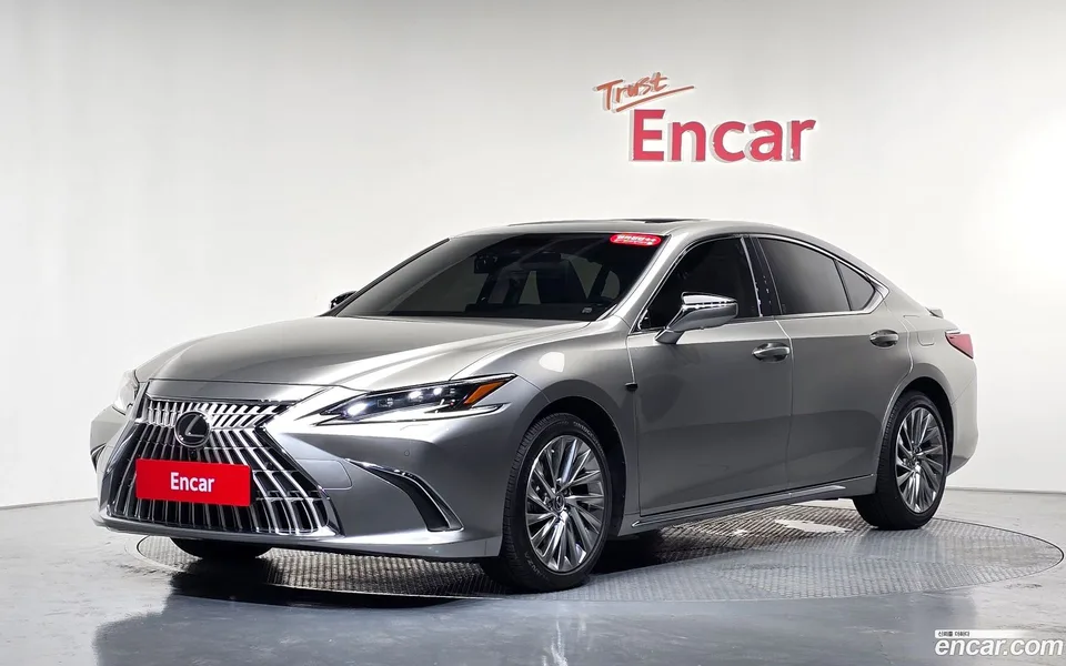 Lexus ES 300h 2025 — photo 1, buy with delivery to Moscow