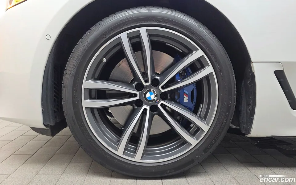 BMW 6 Series GT 620d M 2022 — thumbnail 2