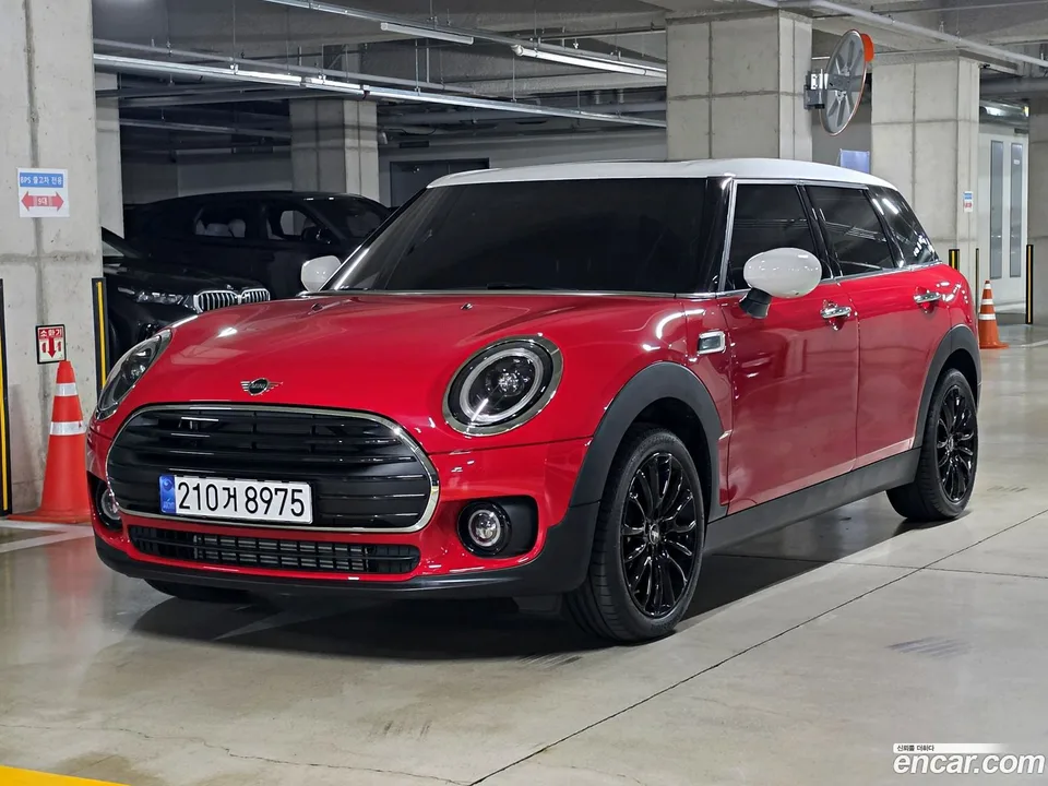 MINI Cooper Clubman 2023 — photo 1, buy with delivery to Moscow