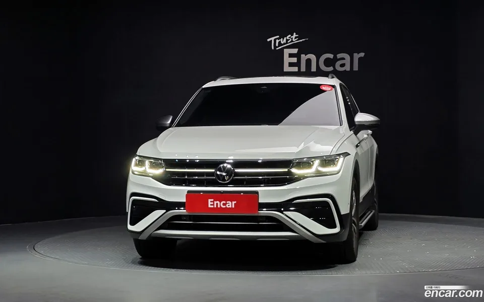 Volkswagen Tiguan Allspace 2.0 TSI 2023 — thumbnail 3
