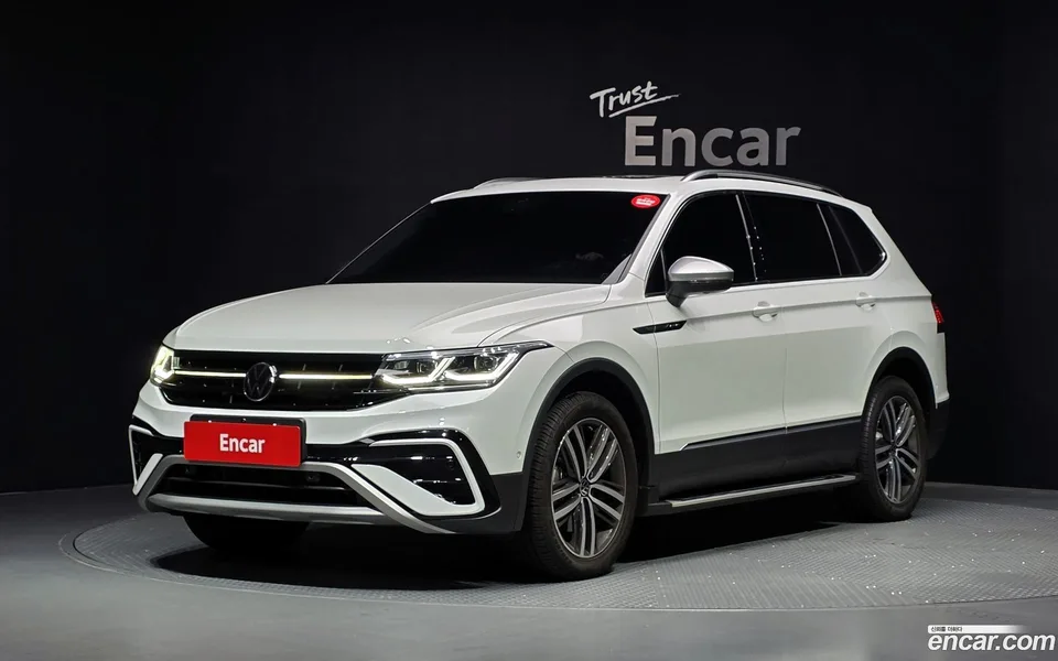Volkswagen Tiguan Allspace 2.0 TSI 2023 — photo 1, buy with delivery to Moscow