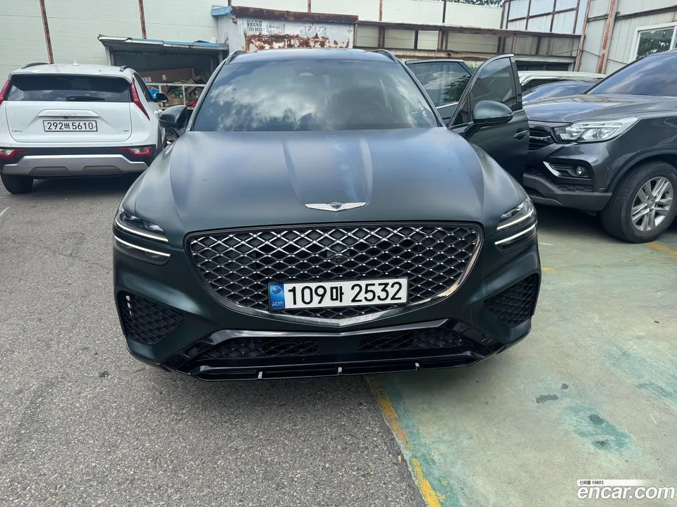 Genesis GV70 2.5T AWD 2022 — photo 1, buy with delivery to Moscow