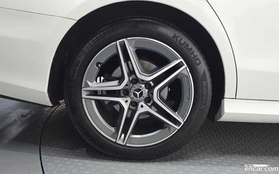 Mercedes-Benz E-Class E250 AMG Line 2022 — thumbnail 2