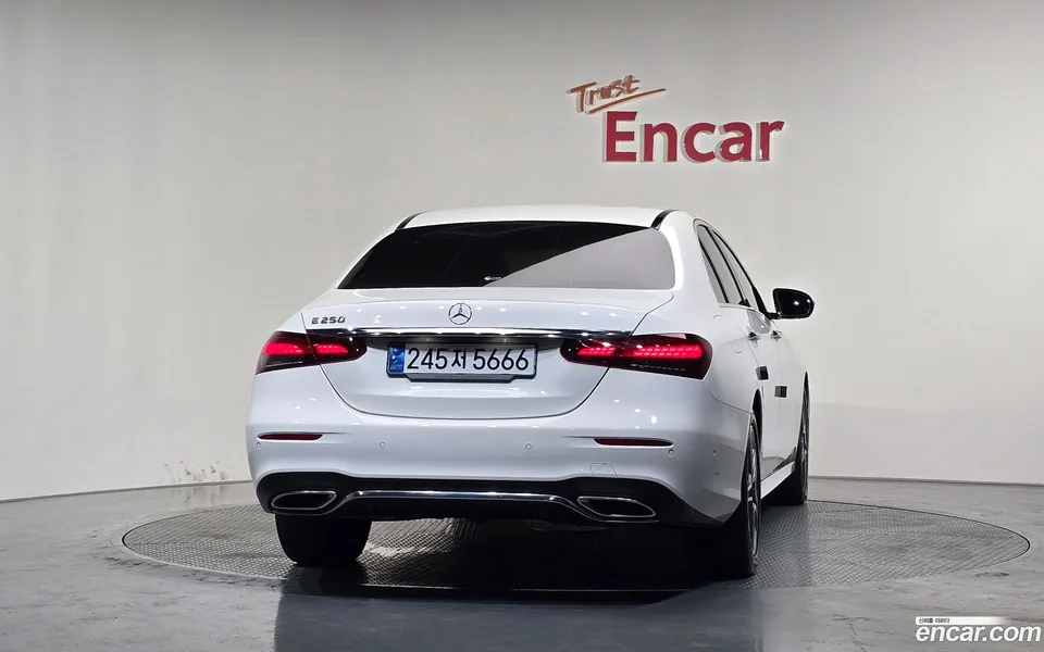 Mercedes-Benz E-Class E250 AMG Line 2022 — thumbnail 4