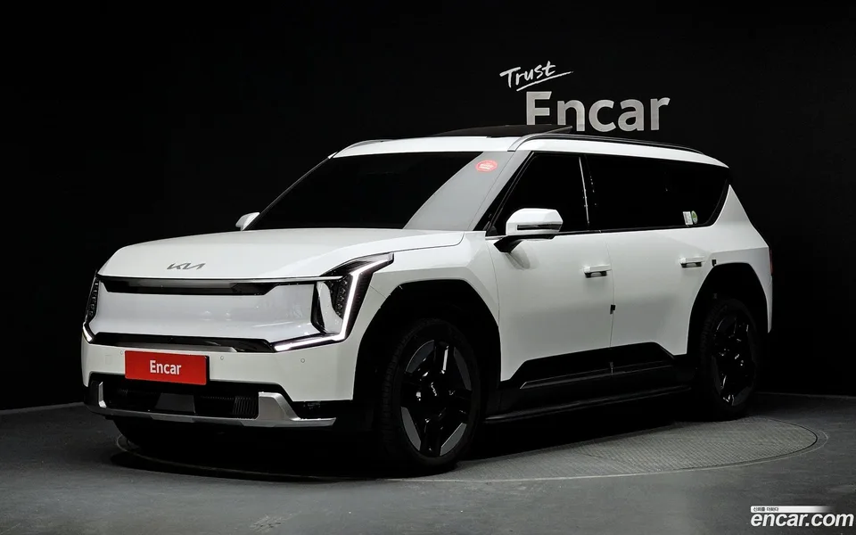 Kia EV9 4WD 2023 — photo 1, buy with delivery to Moscow