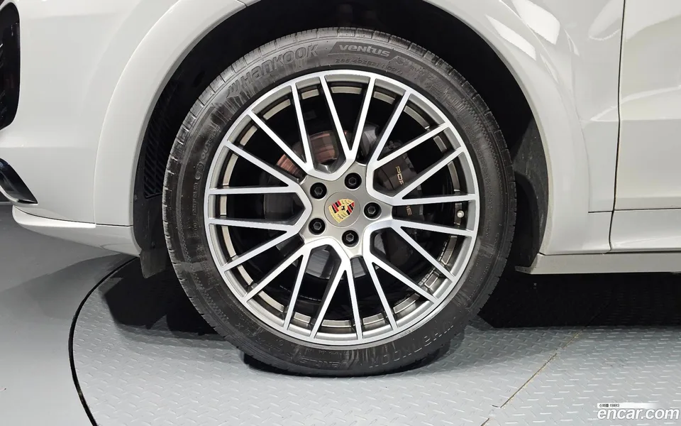 Porsche Cayenne 3.0 2023 — thumbnail 2