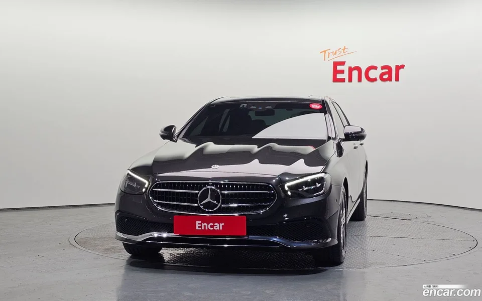 Mercedes-Benz E-Class E250 2023 — thumbnail 3