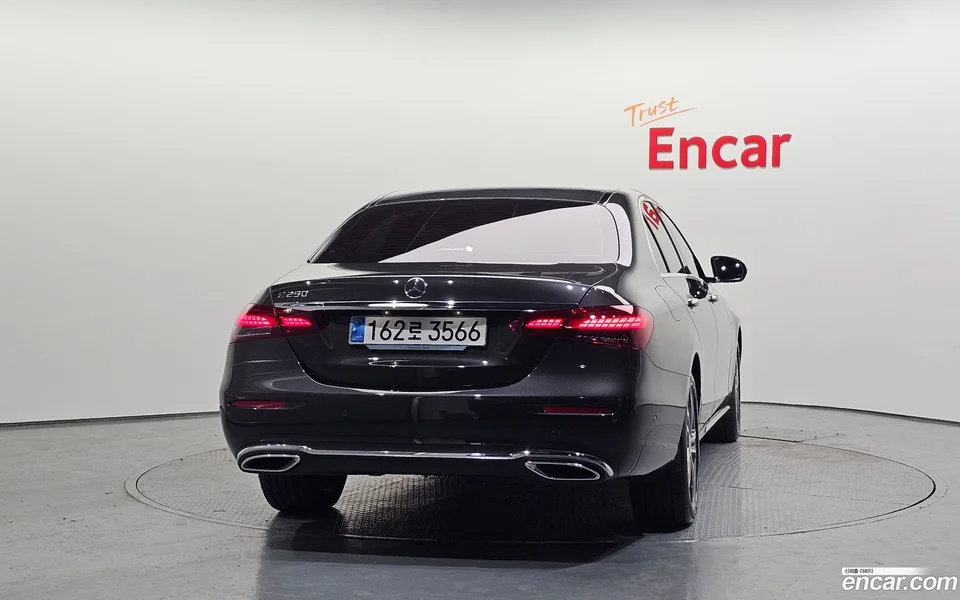 Mercedes-Benz E-Class E250 2023 — thumbnail 4