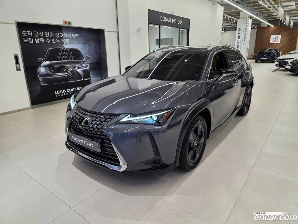 Lexus UX 300h 2.0 2WD 2025 — photo 1, buy with delivery to Moscow