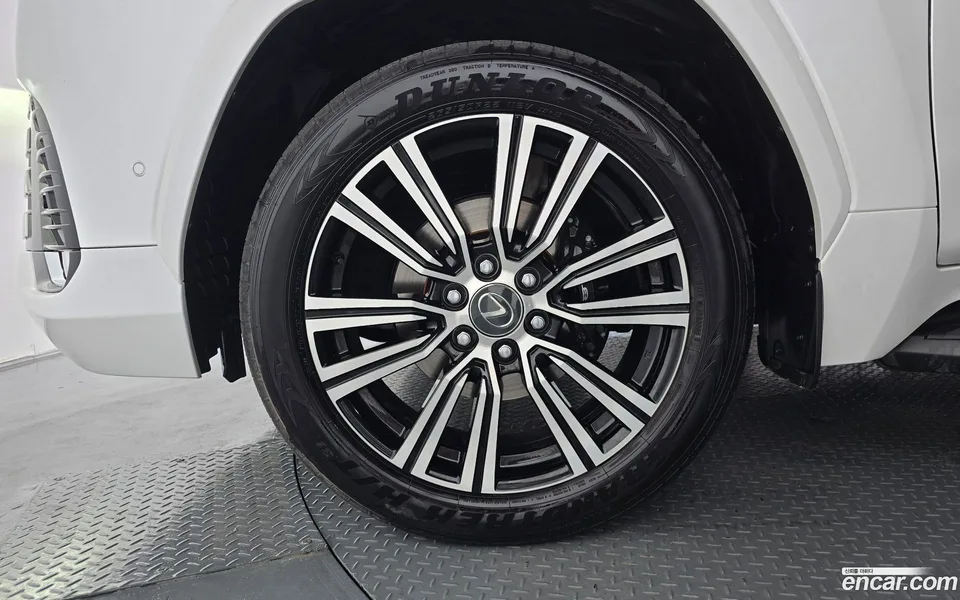 Lexus LX 700h 2025 — thumbnail 5