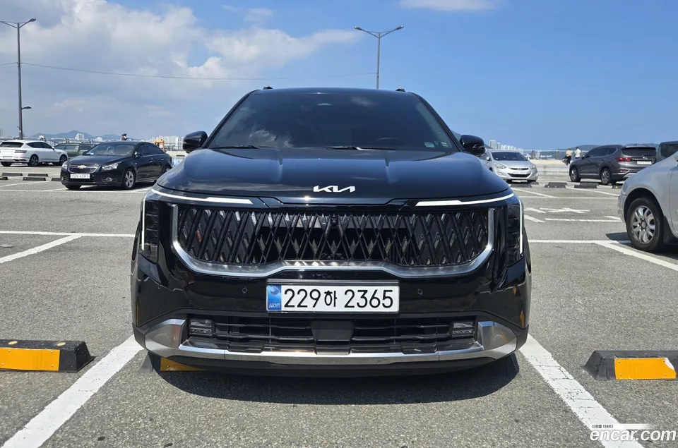 Kia Carnival HEV 7 2025 — photo 1, buy with delivery to Moscow