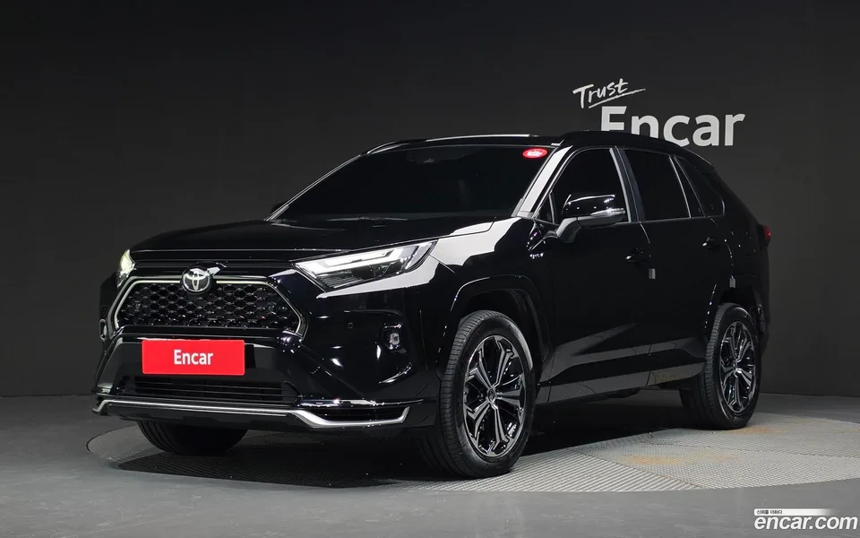 Toyota RAV4 2.5 4WD PHEV XSE 2025 — photo 1, buy with delivery to Moscow