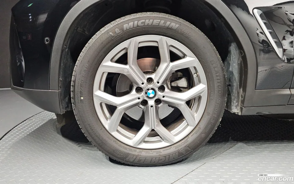 BMW X4 xDrive20i xLine 2023 — thumbnail 2