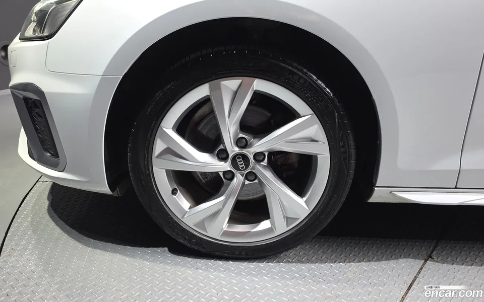 Audi A4 40 TFSI 2022 — thumbnail 2