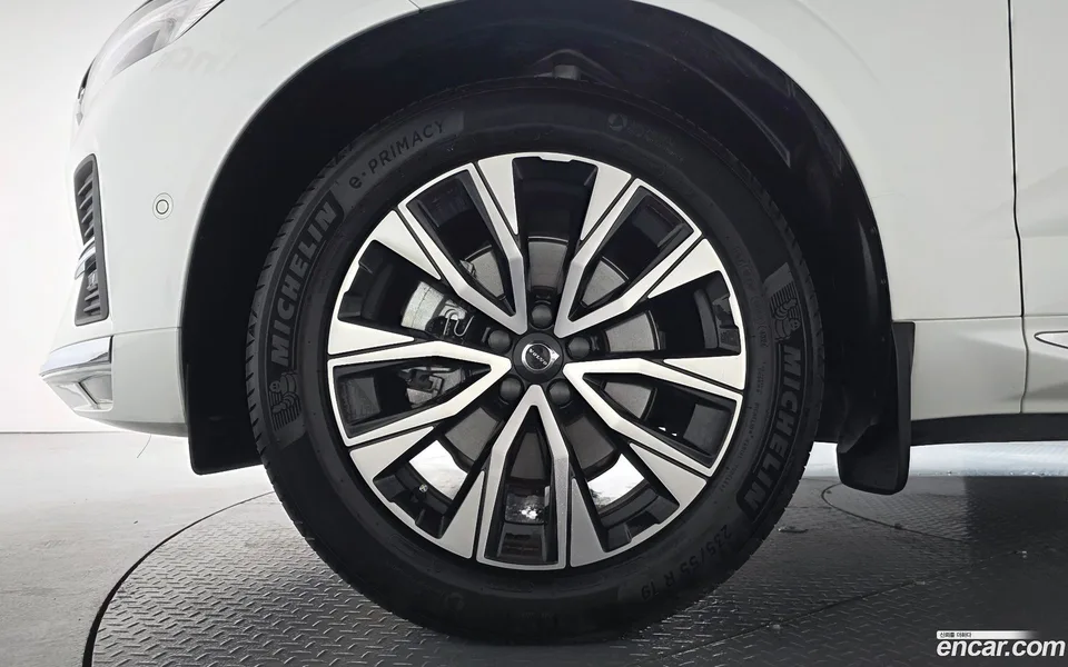 Volvo XC60 B5 2025 — thumbnail 2