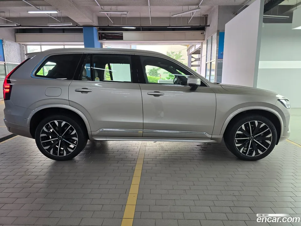 Volvo XC90 B6 2026 — thumbnail 2