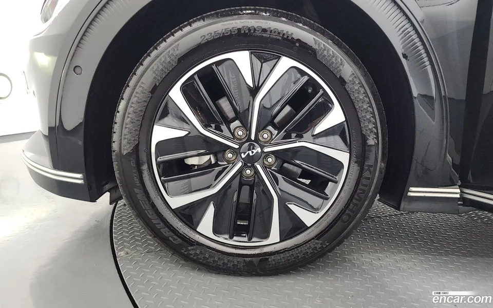 Kia EV6 2023 — thumbnail 2