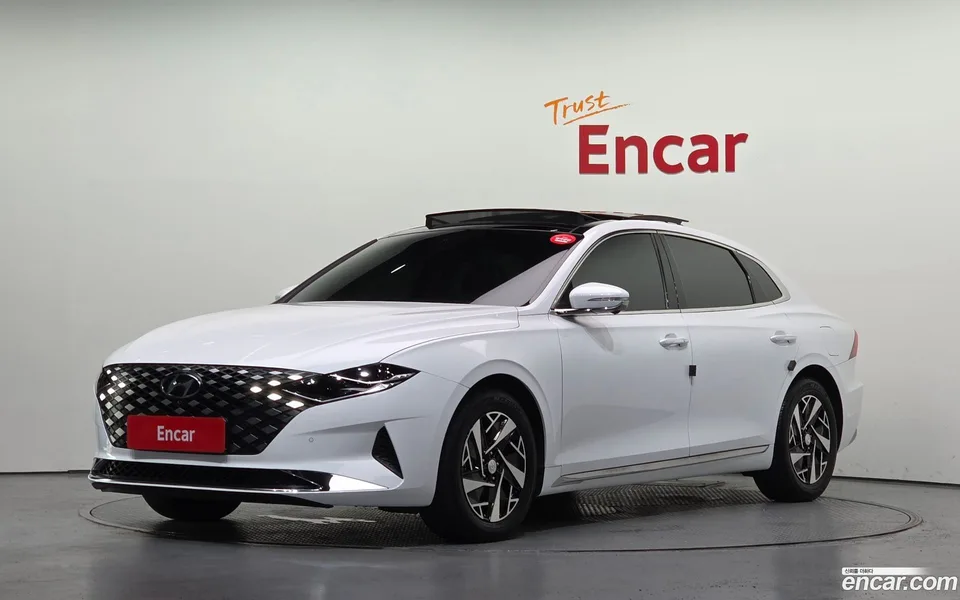 Hyundai Grandeur IG Hybrid 2022 — photo 1, buy with delivery to Moscow