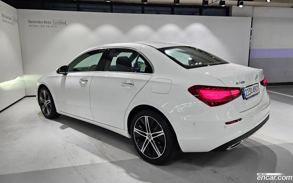 Mercedes-Benz A-Class A220 2025 — thumbnail 3