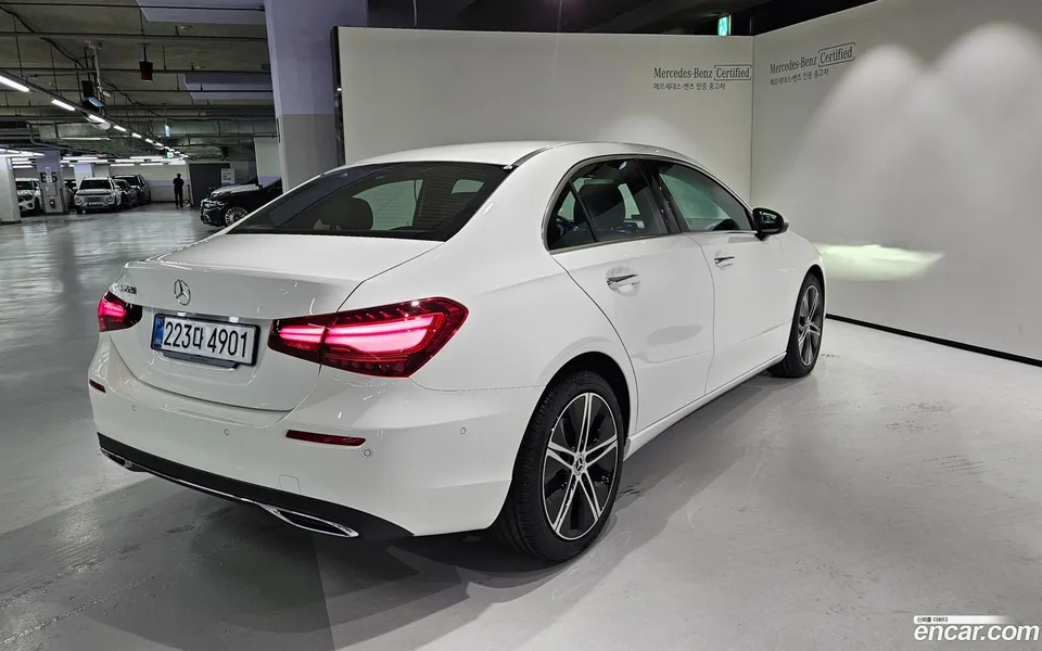 Mercedes-Benz A-Class A220 2025 — thumbnail 4