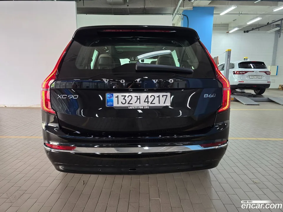 Volvo XC90 B6 2026 — thumbnail 2